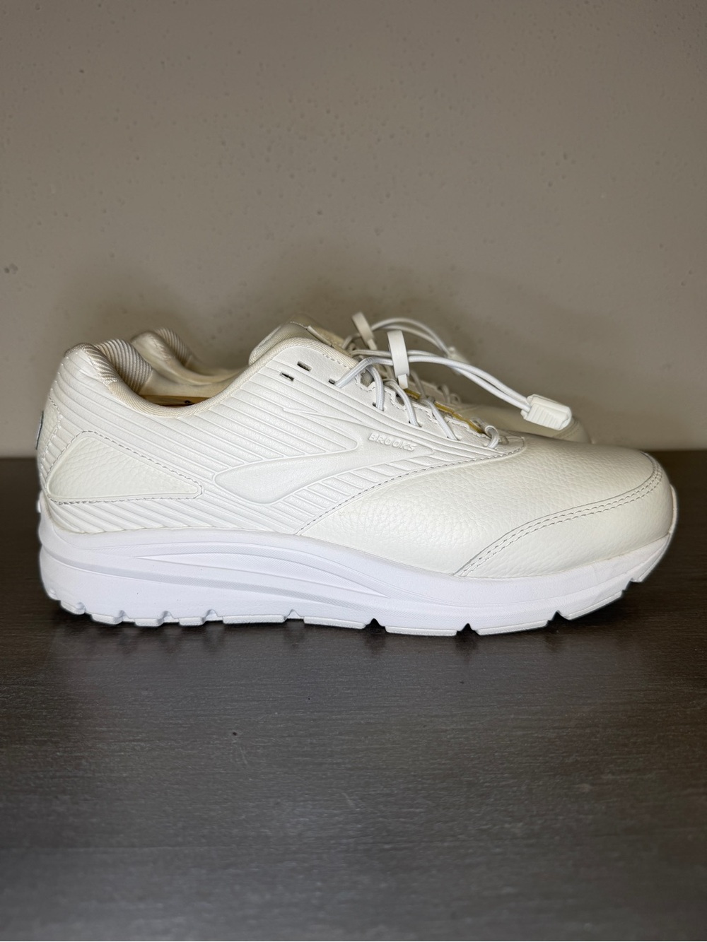 Brooks Addiction Walker 2 Women's 10.5 D Off White Leather Sneaker Excellent Cd - Picture 2 of 12